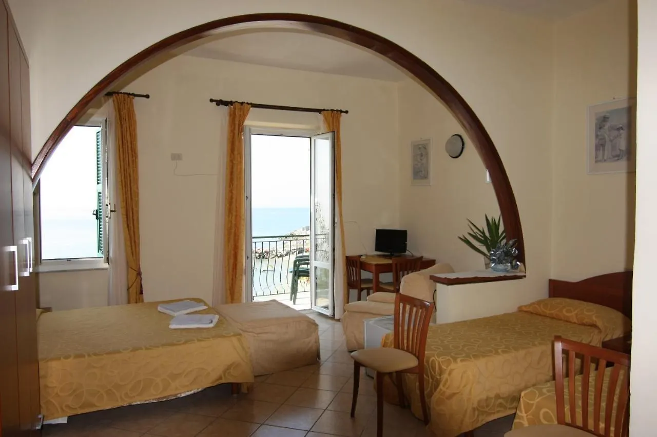 Viviani Raffaella Hotel Monterosso al Mare
