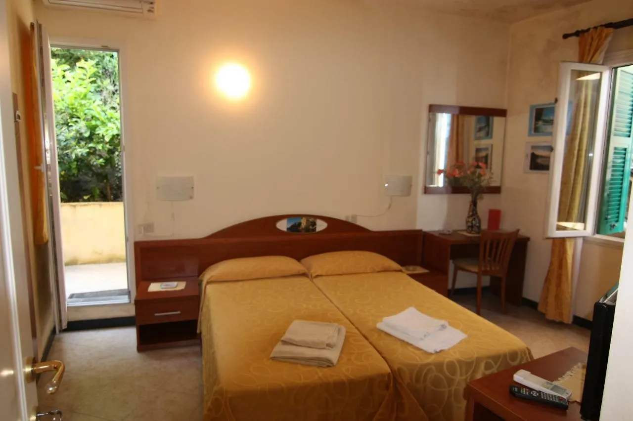 Viviani Raffaella Hotel Monterosso al Mare 0*,  Italië